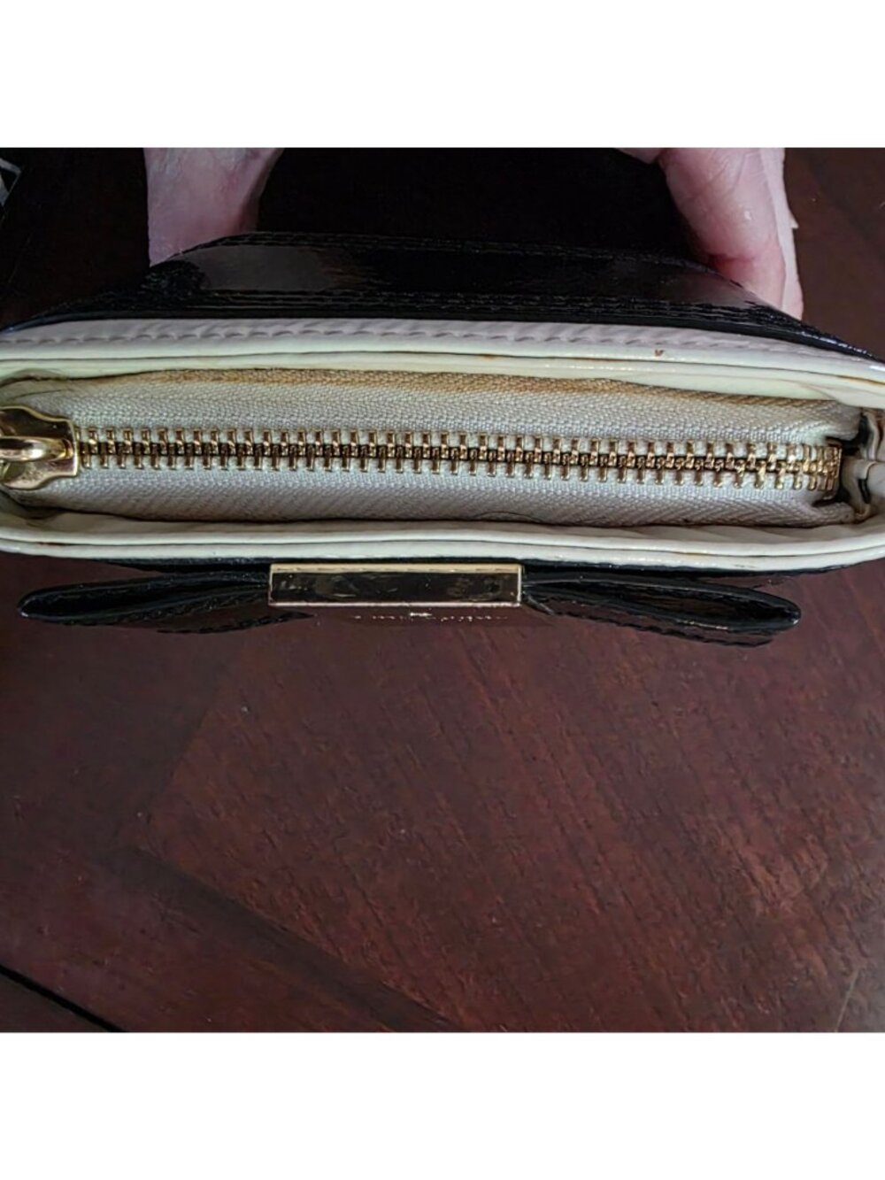Kate Spade New York Primrose Hill White & Black Patent Leather Zip Coin Pouch - Picture 4 of 8